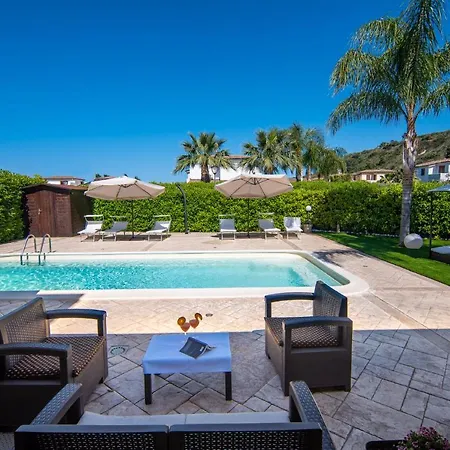 Deluxe Sicily Villa *
